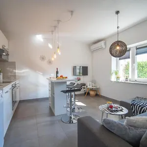 https://apartman-zara-matulji.primorje-gorskikotar.com